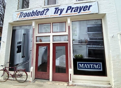 Custom vinyl outdoor signs Photo